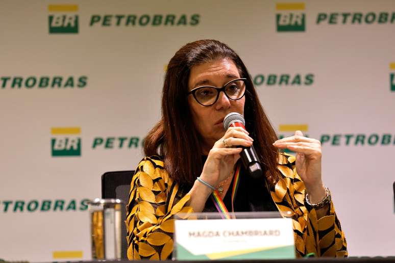 Presidente da Petrobras, Magda Chambriard, fala durante coletiva sobre os resultados financeiros da Petrobras de 2024