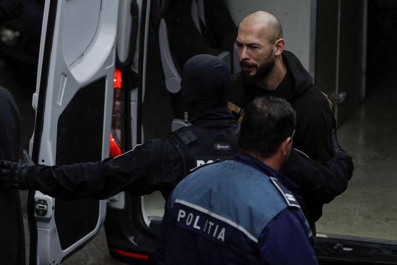 Andrew Tate durante prisão na Romênia em março de 2024