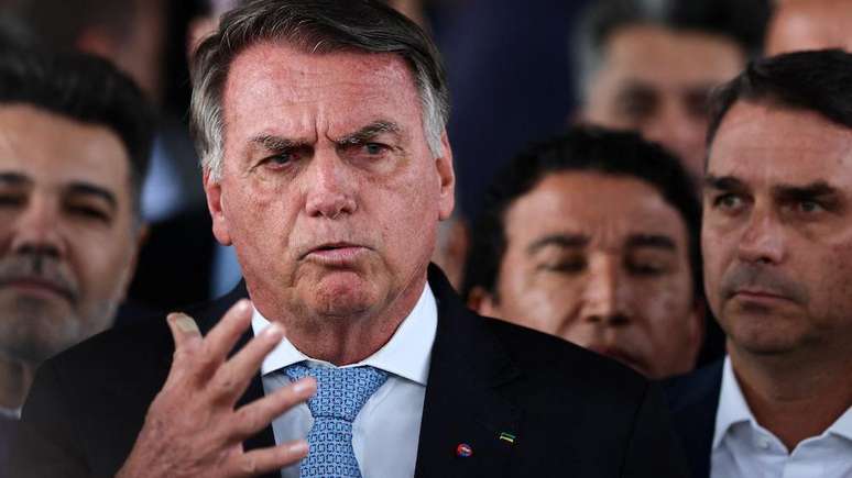 Imprensa internacional destacou tensão política no Brasil e cenário eleitoral para 2026 depois que Bolsonaro virou réu, acusado de tentativa de golpe de Estado