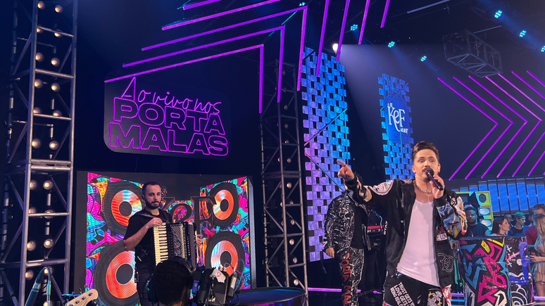 Dupla sertaneja Kaique e Felipe gravam DVD em SP e fazem revelação ao vivo