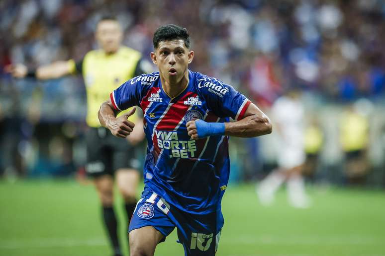 Erick Pulga comemora gol pelo Bahia. 