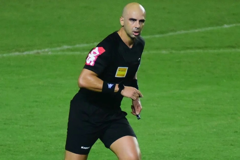 Árbitro José Mendonça da Silva Júnior. 