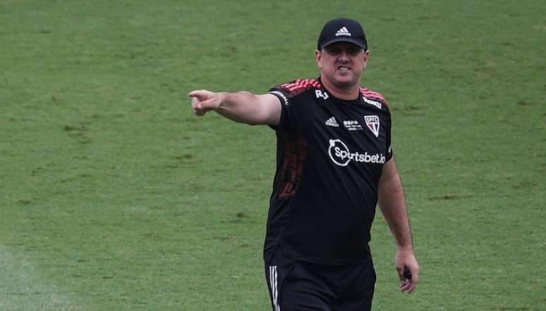 Rog&eacute;rio Ceni &eacute; &iacute;dolo do S&atilde;o Paulo e foi treinador da equipe duas vezes.