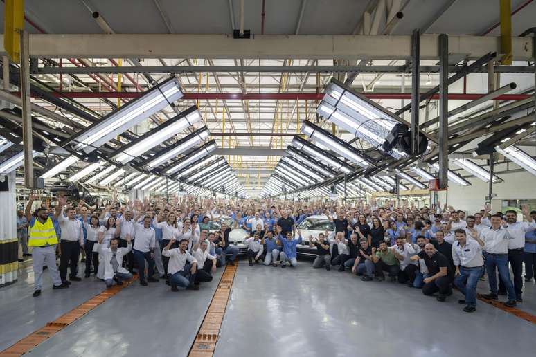 Funcionários da Volkswagen comemoram 1 milhão unidades do Polo
