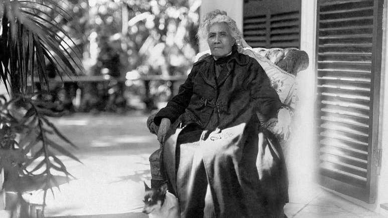 As press&otilde;es dos produtores americanos de a&ccedil;&uacute;car causaram a ren&uacute;ncia ao trono da rainha do Hava&iacute;, Lili'uokalani