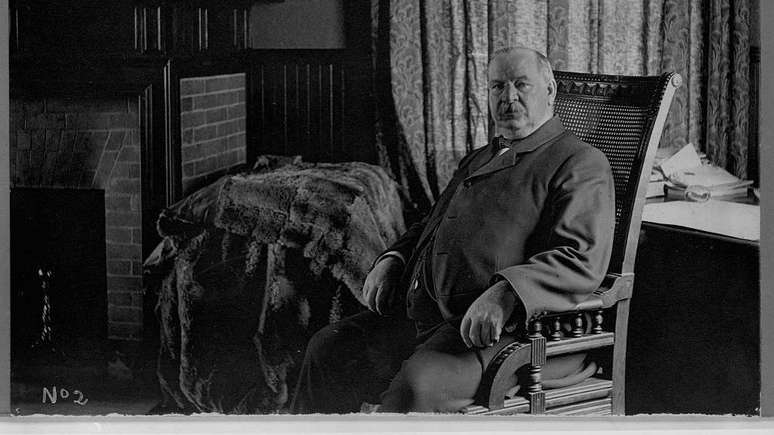 O presidente americano Grover Cleveland condenou as a&ccedil;&otilde;es dos conspiradores americanos e ordenou a devolu&ccedil;&atilde;o do poder &agrave; rainha, o que n&atilde;o aconteceu