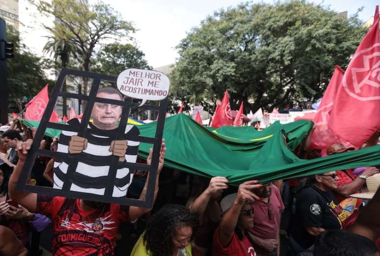 Ato da esquerda na Avenida Paulista contra o PL da Anistia