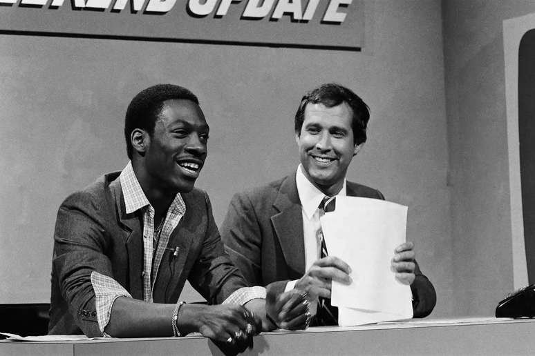 Eddie Murphy (&agrave; esquerda) e Chevy Chase no 'SNL' em 1981 |