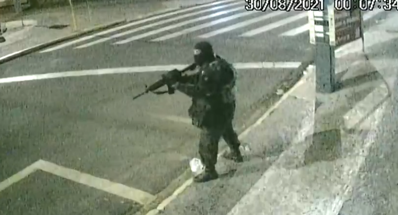 Fuzil foi usado em crimes praticados em diferentes estados