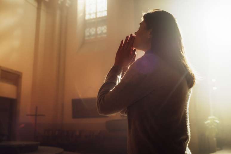 Ore a Deus para alcançar a paz interior 