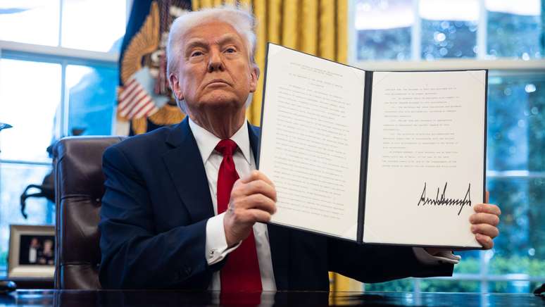 Donald Trump prometeu revelar uma enorme lista de impostos de importação nesta semana para todos os países