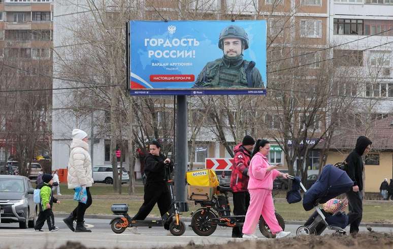 Em Moscou, painel celebra militares da R&uacute;ssia; pa&iacute;s est&aacute; fazendo a maior convoca&ccedil;&atilde;o desde 2011