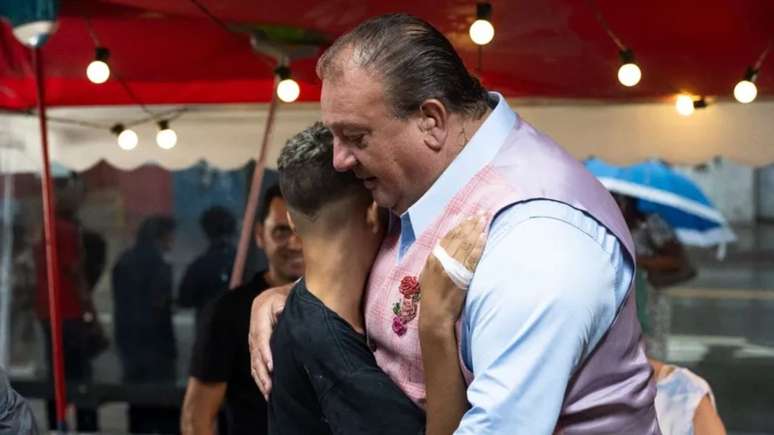 Jacquin 'apadrinha' menino abandonado pela mãe após programa