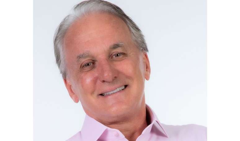 Filho de Otávio Mesquita sai em defesa do pai e recorda beijo supostamente roubado de Juliana Oliveira em Luan Santana.