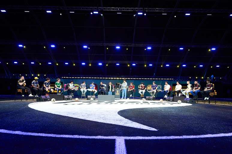 Imagem de divulgação da Kings League mostra presidentes reunidos
