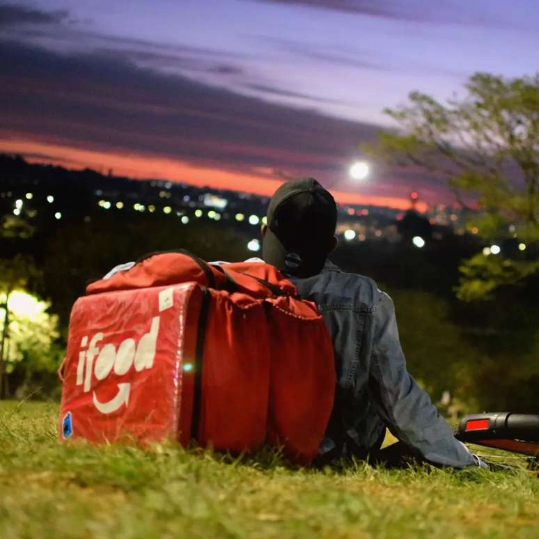 João Viktor Dias no primeiro dia de trabalho. Ele mora em Osasco, mas vai trabalhar em São Paulo.