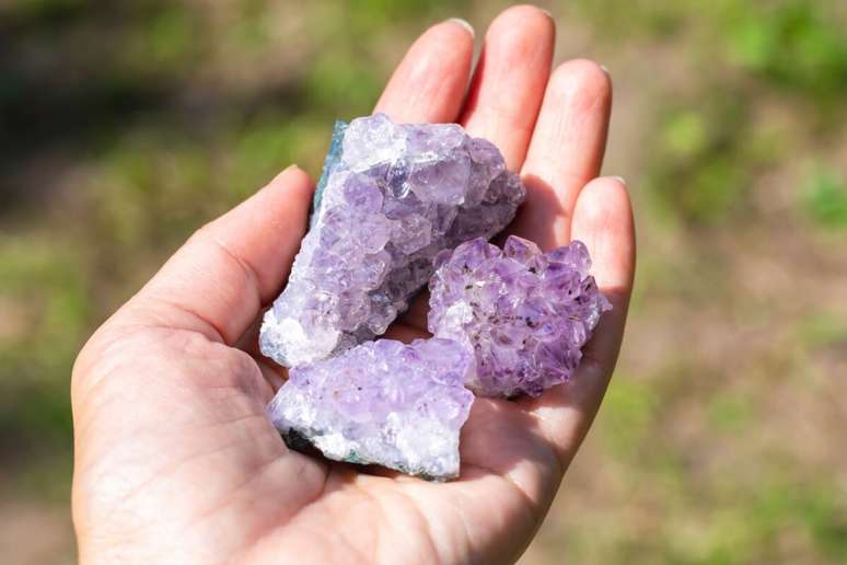 A ametista ajuda a acalmar a mente e aliviar tens&otilde;es 