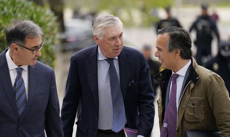 Técnico do Real Madrid, Carlo Ancelotti, chega a tribunal para julgamento de evasão fiscal 