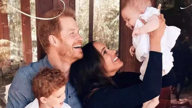 Meghan Markle e família em foto oficial