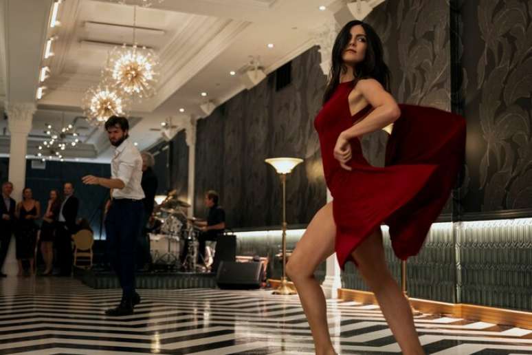 Monica Barbaro em cena da 2&ordf; temporada de 'Fubar'