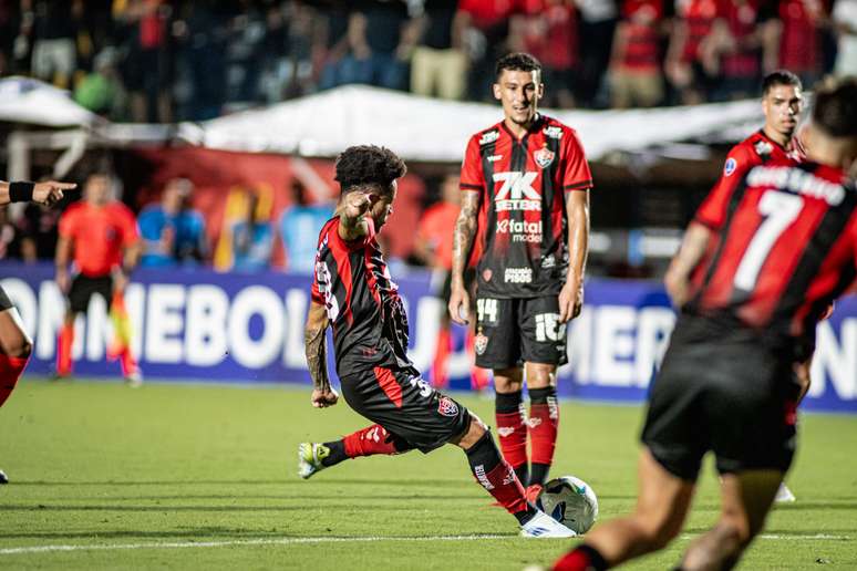Matheuzinho marca para o Vitória na Sula 2025