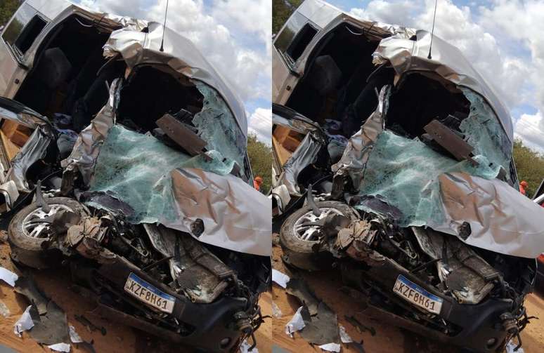 Van após acidente no Piauí