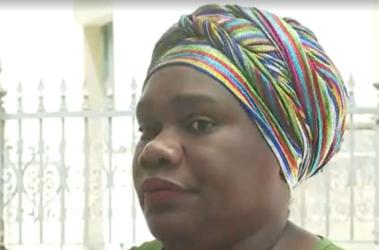 Jucione Manuele Costa acredita ter passado por isso por ser negra