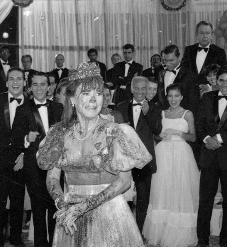 Em 'Rainha da Sucata', novela de 1990, Maria do Carmo (Regina Duarte) era uma jovem de classe média de Santana, zona norte de SP, vítima de bullying dos colegas de escola da elite paulistana