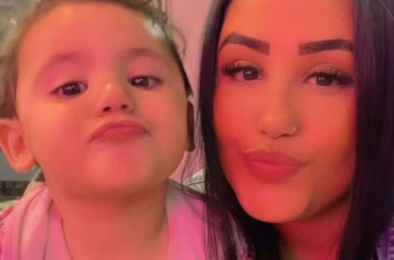 Sophia Andrade da Silva junto da m&atilde;e, Shirley