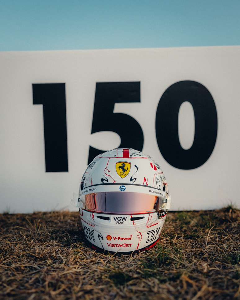 Detalhe do capacete que Charles Leclerc usar&aacute; este fim de semana no Jap&atilde;o