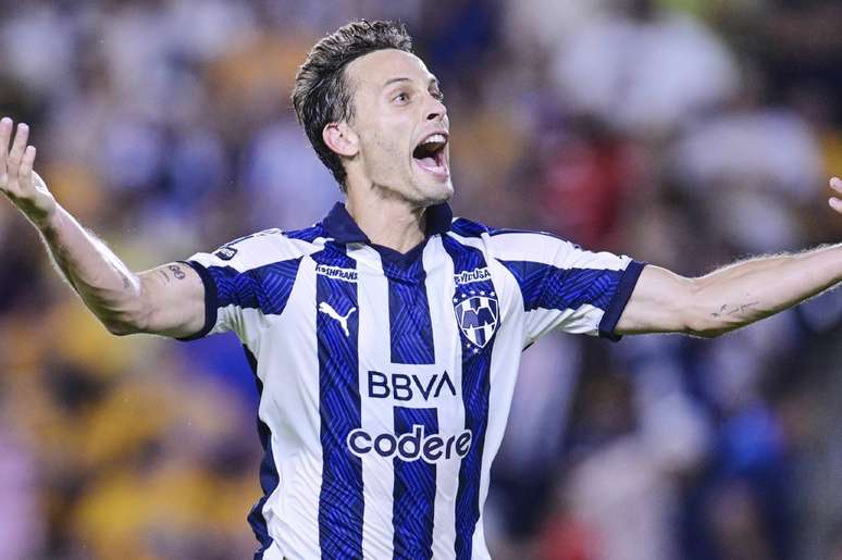 Sergio Canales tem 77 jogos com 30 gols e 17 assist&ecirc;ncias na equipe mexicana &ndash;