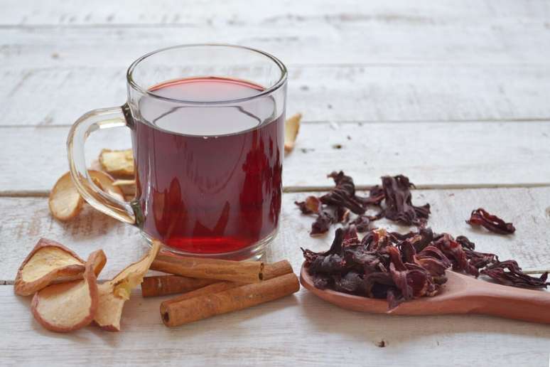 মশলা সহ হিবিস্কাস চা