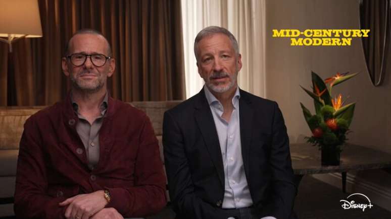 Max Mutchnick (&agrave; esquerda) e David Kohan (&agrave; direita), criadores de 'Modernos de Meia Idade'