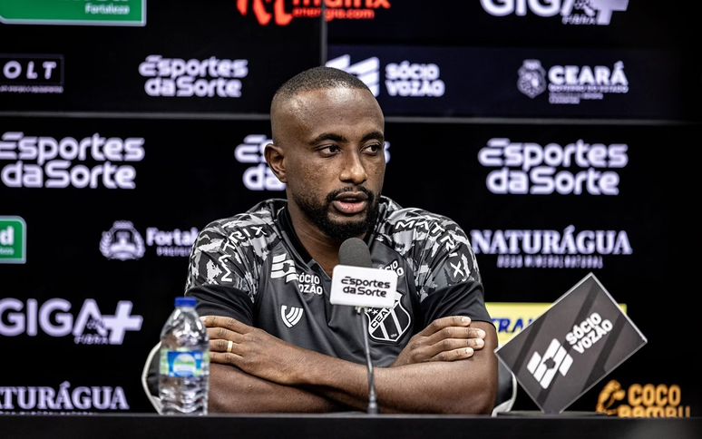 Dieguinho em entrevista coletiva. 