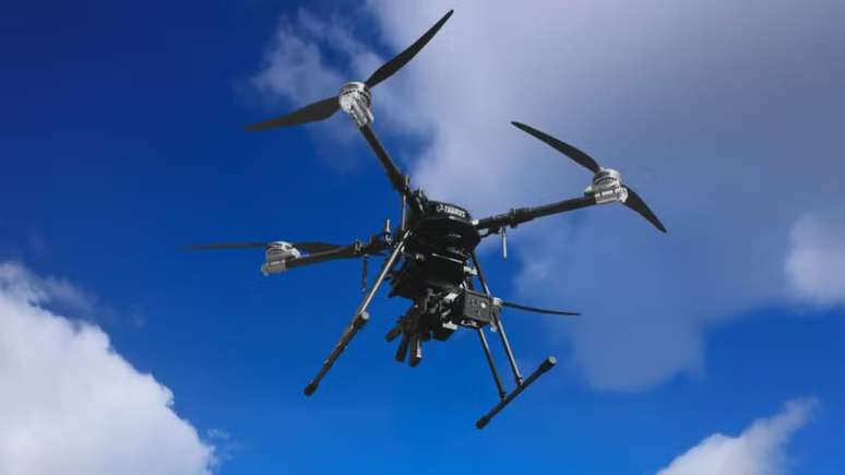 Este equipamento, que ainda est&aacute; em fase de demonstra&ccedil;&atilde;o, promete revolucionar o uso de drones em opera&ccedil;&otilde;es de seguran&ccedil;a