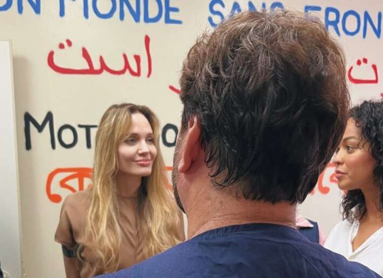 Angelina Jolie visitando o .Centro de Direitos Humanos e Cidadania do Imigrante (CDHIC)