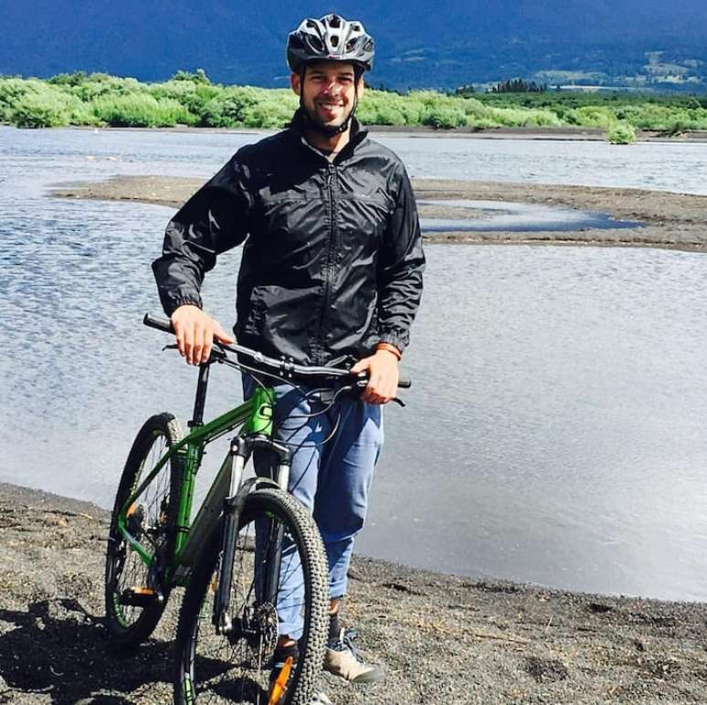 Publica&ccedil;&otilde;es em redes sociais de Jefferson Aguiar revelam que se interessava por ciclismo. Ele foi atingido por um tiro na nuca e morreu no hospital.