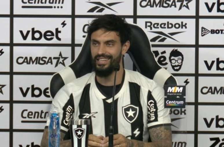 Reprodu&ccedil;&atilde;o / YouTube Botafogo - Legenda: Mastriani chega para disputar posi&ccedil;&atilde;o com Igor Jesus e Rwan Cruz