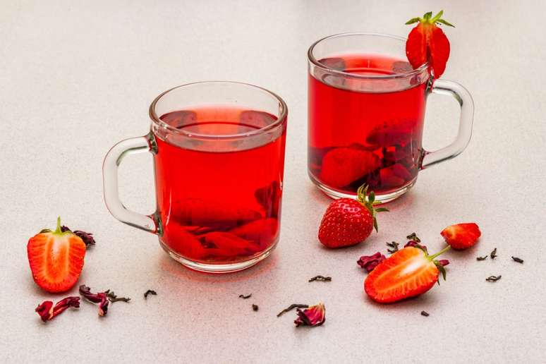 স্ট্রবেরি সহ হিবিস্কাস চা 