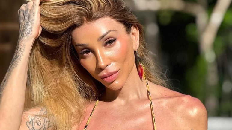 N&atilde;o satisfeita, Maya Massafera busca novas solu&ccedil;&otilde;es para tomar horm&ocirc;nio: 'Afli&ccedil;&atilde;o'