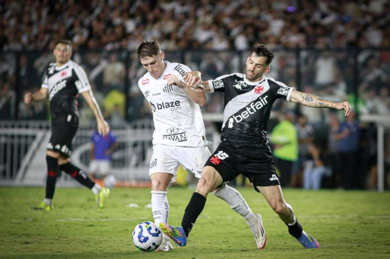 Benjamin Garr&eacute; busca se adaptar ao Vasco; jogador foi titular apenas duas vezes &ndash;