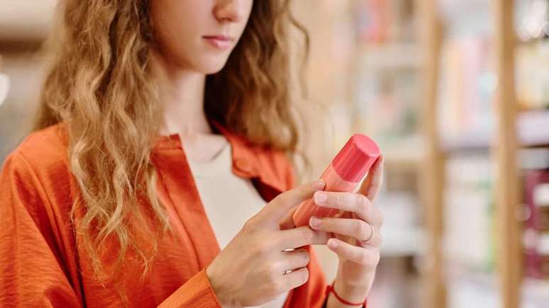 Veja como ler corretamente os rótulos de cosméticos