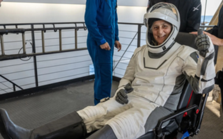 Suni Williams ao retornar para a Terra -&nbsp;