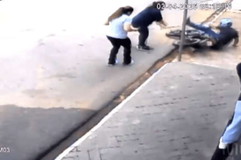  Homem tenta roubar farm&aacute;cia e &eacute; agredido por funcion&aacute;rias no interior de SP