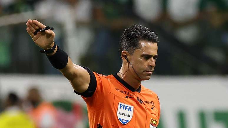 O &aacute;rbitro Flavio Rodrigues de Souza