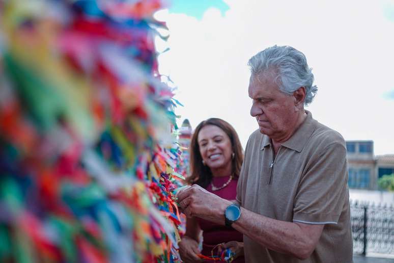 Ronaldo Caiado e a esposa, Gracinha Caiado, em visita &agrave; Bas&iacute;lica do Senhor do Bonfim, em Salvador