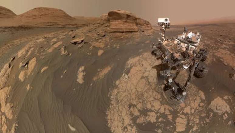 O rover Curiosity próximo ao local conhecido como Mont Mercou, em M