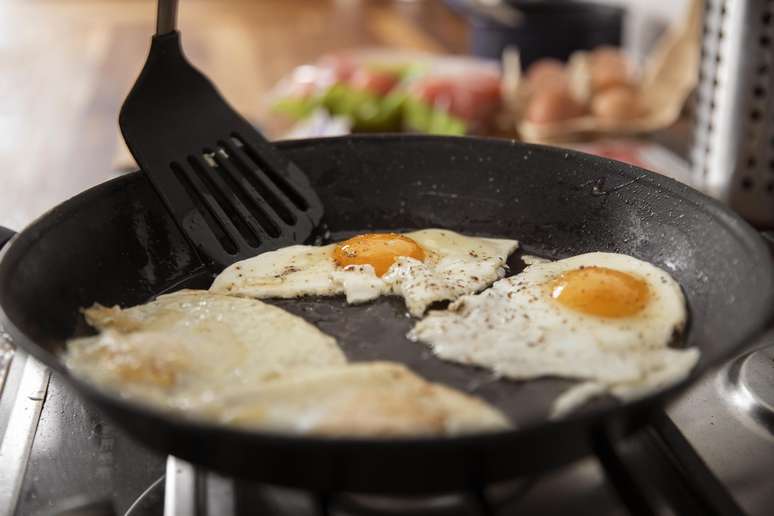 No oil or butter! This ingredient prevents the egg from sticking to the pan