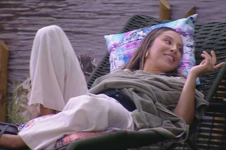 Renata questionou Maike sobre interesse por ela fora da casa