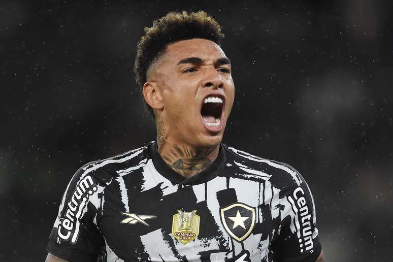 Igor Jesus festeja gol pelo Botafogo